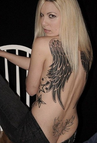 Европейска татуировка на гърба на крилото