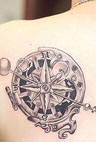 bedek 'n klein deel van die kompas tatoeëring tatoeëring
