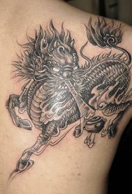 modeli i tatuazheve njëbrirëse të modës