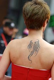 singer Tan Weiwei personalized fashion tattoo