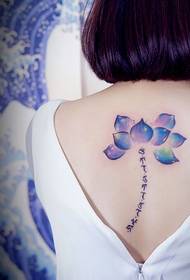 kvinnlig rygg Sanskrit lotus tattoo 94433 - snygg bläckfisk lotus tatuering