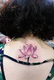 蓬 发 noia va tornar un tatuatge de lotus