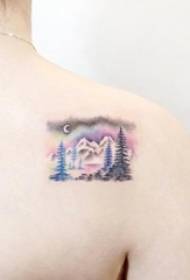 Meedchen um Réck vun der frëscher Landschaft Tattoo Bild gemoolt