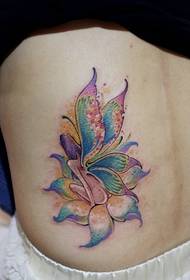 akvarelės totemo tatuiruotė užpakalinėje nugaros pusėje