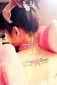 κορίτσι πίσω σούπερ όμορφο μοτίβο τατουάζ