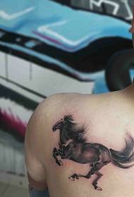 vissza egy futó ló tetoválás minta