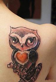 tatuaggio di gufo carino spalla posteriore