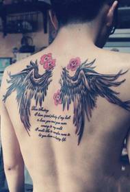 tatuaż na plecach anioła