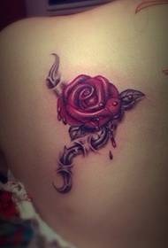 skönhet på baksidan av rosen tatuering 94545 - räv axel tatuering på axeln