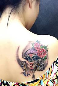 tilbake europeisk og amerikansk mote kvinner portrett tatoveringsbilde