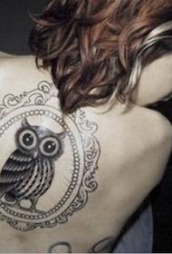 batang babae sa likod ng Owl European at American personality tattoo