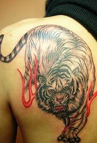заднее плечо доминирует вниз горный рисунок картины татуировки тигра