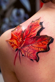 olkapää 3D tulenpunainen vaahteranlehden tatuointi
