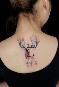Dievčatá zadné tetovanie s tetovaním jeleňov