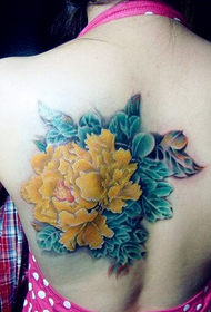 graži nugaros geltonos bijūnų tatuiruotė