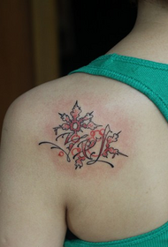 Tatuaj feminin din spatele creativ