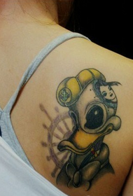 tatuaxe de colo de beleza Donald Duck tatuaje