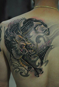 tatuaj unicorn spate masculin