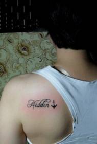 kleine verse schouders Engels alfabet tattoo patroon