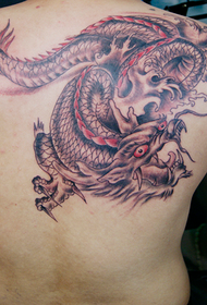 muški uzorak tetovaža zmaja 94342 - uvažavanje mačeva krila na leđima
