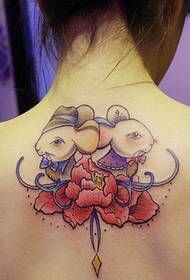 tatuagem de rato de cor bonita da menina