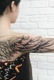 osobnost křídla tetování obrázky na zadní straně dívek