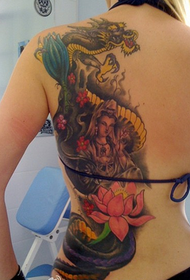 сұлулық артындағы Гуаньин айдаһарға арналған тату-сурет үлгісі