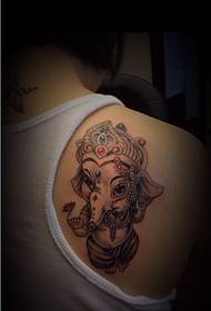 Volver solo hermosa personalidad de color como un patrón de tatuaje de Dios