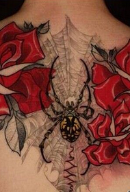 sievietes muguras krāšņi rožu un zirnekļa tetovējuma raksts