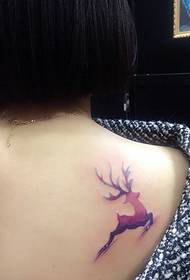 Modèle de tatouage de dos de cerf en cours d'exécution