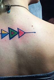 mergaitės nugaros geometrinis tatuiruotės totemo modelis