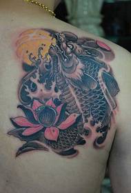 мужская задняя часть татуировки arowana lotus