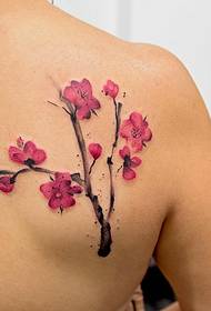 magnifiquement beau tatouage de fleur de prune de mode