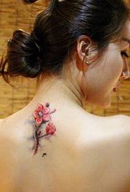 сексуальна богиня повертає тільки красиву квітку татуювання татуювання