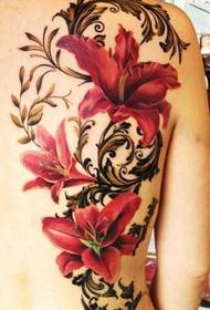 aizmugurē krāšņi citas puses ziedu tetovējums