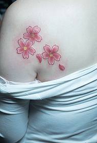 indietro piccole immagini di tatuaggi di fiori di ciliegio freschi sexy seducente