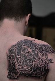 funika nyuma nyuma Kizuizi kidogo cha tattoo ya askari wenye ujasiri