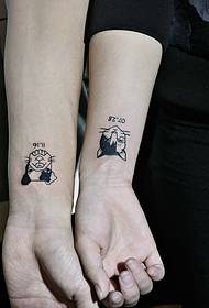 kissanpentu pari tatuointi ranteessa