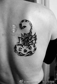 txiv neej lub txias totem scorpion tattoo qauv