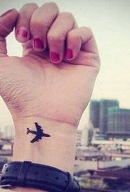 zapestje majhna tetovaža letala