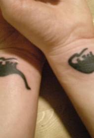 Iphethini ye-Couple wrist dinosaur tattoo