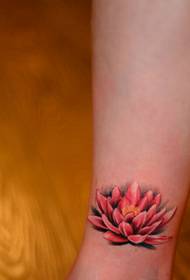 kvindelig håndled farve lotus tatovering mønster