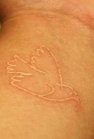 Zápěstí neviditelné tetování bílý pták