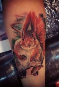 lille arm farvet egern tatoveringsmønster