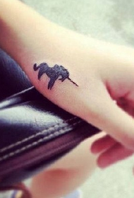 Girl Tiger Black Kleines Einhorn Tattoo