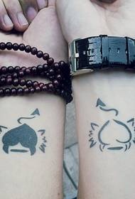 magtiayon nga pulso anghel ug yawa sa kasingkasing nga tattoo