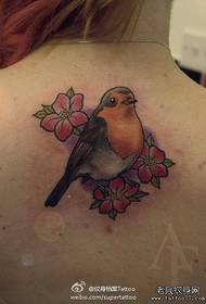 merginos nugaros populiarių paukščių tendencija ir gėlių tatuiruotės modeliai