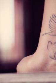 jednostavan i simpatičan uzorak za dvije ptice tetovaža 96236 - ljubavni engleski pismo uzorak za tetovažu zgloba