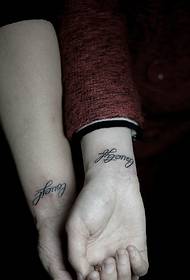 pergelangan tangan busana kecil gambar tato pasangan bahasa Inggris