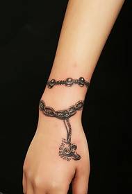 Håndledd for kvinner ser bra ut kreative tatoveringsmønster i svart og hvitt armbånd